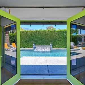 Holiday home Pineapple Splash! Complete Privacy! Salt Pool!, Palm Springs