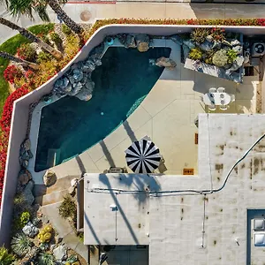 Apartment Private Pool & Mountain Views!, Palm Springs